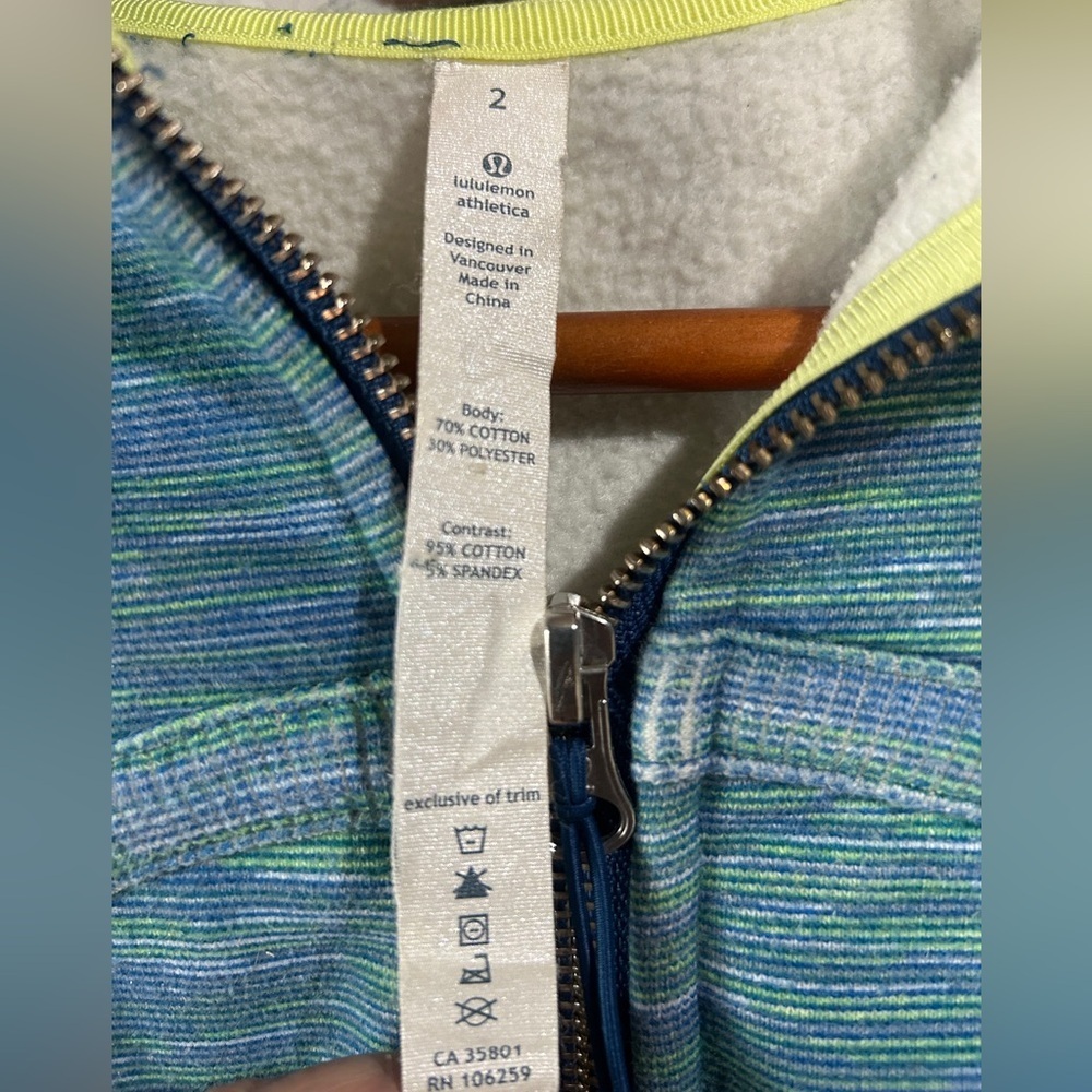 Lululemon Scuba Hoodie Size 2 - Picture 6 of 6